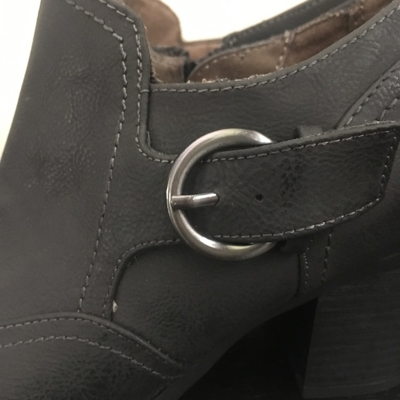 Black ankle booties - Picture 3 of 6